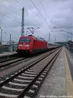 101 022-2 mit Intercity im Bahnhof Bergen auf R�gen am 11.5.13 