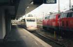 ICE bei Einfahrt in M�nchen Hbf am 27.2.2005 Zug fuhr ...