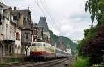 103 235-8 mit dem IC 119 von M�nster(Westf) nach Innsbruck am 15.06.2013 in Bacharach.
