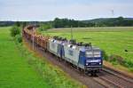 Ebenfalls am 17.06.2013 rollen die RBH-Loks 143 041 und 143 048 mit einem Holzzug durch Ramelsloh in Richtung S�den.