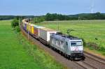 Mit einem KLV-Zug rollt die 185 540 am 17.06.2013 durch Ramelsloh in Richtung S�den.