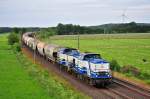 Einen 'M�sli-Zug' haben die beiden D&D V100 am Haken als sie am 17.06.2013 durch Ramelsloh rollen.