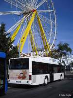 Bus mit Riesenradaufbau!  :)  ...  erdgasbetriebener Stadtbus der Kreisverkehrsgesellschaft Salzland mbH parkt am Busplatz, dahinter Volksfest zur 1050 Jahrfeier der Stadt Bernburg mit Riesenrad, fotografiert am 29.05.2011