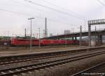 F�nf Abgeb�gelte Damen stehen in Plochingen und warten auf Arbeit, 151 135-1 + 185 198-9 + 185 205-2 + 151 003-1 + 151 ?`. (08.02.2010)