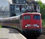 110 429-8 kommt mit dem Leerzug f�r die RB35 nach Wesel aus der D�sseldorfer Abstellung im Hauptbahnhof an. Juni 2011