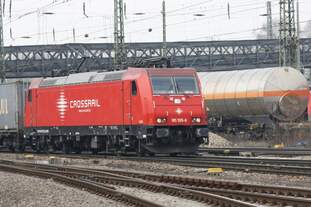 Karlsruhe Gterbahnhof am 28.03.2013  die schweizer CrossRail 185.595-6 im neuen Farbkleid