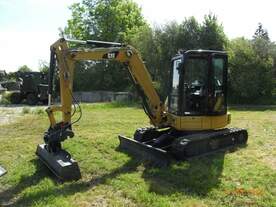 Minibagger Caterpiller der Pioniere Husum am TdoT in Husum
