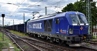 Mindener Kreisbahnen GmbH, Minden [D] mit der geleasten  northrail Vectron Dual Lok  248 073  [NVR-Nummer: 90 80 2248 073-9 D-NRAIL] und einem Ganzzug offenen VTG Hochbordwagen am 08.05.25 Hhe