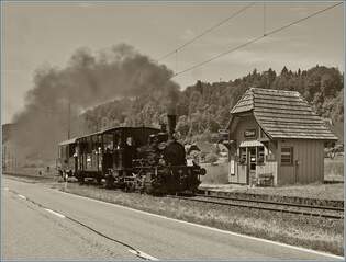  Gestern und heute : Mit einem Dampfzug der  Emmentalbahn  auf der Fahrt nach Wasen i.