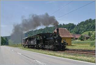 Mit einem Dampfzug der  Emmentalbahn  auf der Fahrt nach Wasen i.
