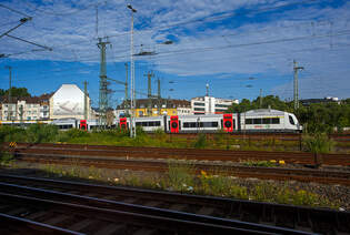 Bei Dsseldorf begegnet unserem IC am 24 Juni 2025 der VT 111 (95 80 0609 111-9 D-REGIO, ein Integral S5D95, der Regiobahn / Regionale Bahngesellschaft