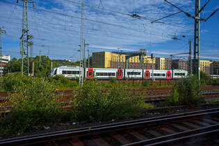 Bei Dsseldorf begegnet unserem IC am 24 Juni 2025 der VT 111 (95 80 0609 111-9 D-REGIO, ein Integral S5D95, der Regiobahn / Regionale Bahngesellschaft