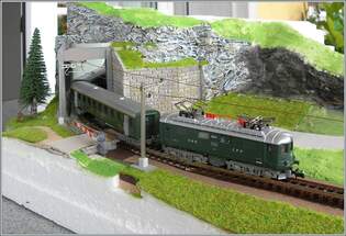 Die angesprochenen  neuen  Lima N Spur EW I im Massstab 1 :' passen perfekt zur Re 4/4 I 10047.