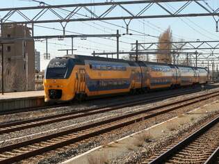 NS Triebzug DD-IRM-IV 9404 Gleis 5 Leiden Centraal 18-03-2025.