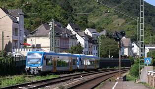 HunsrckBahn/VEN VT 351/0650 351-9 + VT352/0650 352-7 als RB37 Emmelshausen - Boppard Hbf Einfahrt Boppard Hbf.