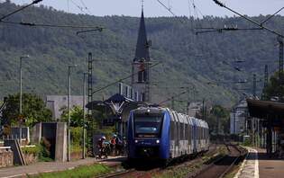 vlexx 0622 403/903 + 437/937 als RE17 nach Koblenz, Einfahrt in Boppard.