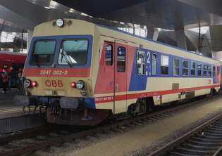 BB 5047 002 treft am 26 Augustus 2021 in Wien Hbf ein.