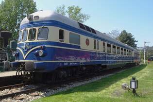 Triebwagen 5145.11 steht am 21 Mai 2023 an das Bahnsteiglein ins Heizhaus Strasshof und knnte vons Museumsaral fotografiert werden.