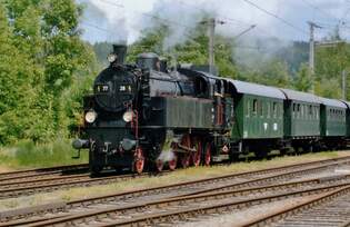 GEG 77.28 steht am 31 Mai 2009 mit ein Dampfpendel in Timelkam.