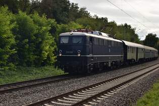 Am Samstag den 13.9.2025 fuhr am Nachmittag die 110 228 mit einem SDZ von Schorndorf nach Oberwesel zum Weinfest mit Feuerwerk.