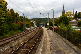 Kurzdrauf und nach einem RB kommt dann am 18 September 2025 im Bahnhof Kirchen/Sieg die zweite Fuhre Coilzug der KSW, es die an die KSW vermietete 272 408-6 / D20 der Bentheimer Eisenbahn AG (92 80