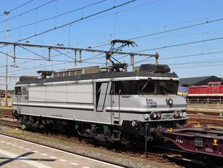 RFO (Rail Force One) Lokomotive 1829 (91 84 1570 829-9) ex-NS 1829 Gleis 8 station Amersfoort Centraal 14-05-2024.