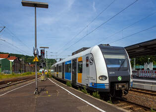Ein ET 423 der S-Bahn Stuttgart im neuen Redesign auf Abwegen….