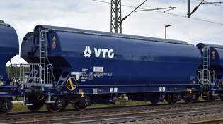 Drehgestell-Schttgutwagen mit Schwenkdach und dosierbarer Schwerkraftentladung fr Getreidetransporte vom Einsteller VRG mit der Nr.