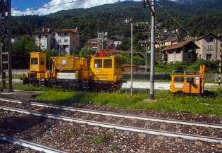 Das Oberleitungsinstandhaltungs-Fahrzeug/Veicolo di manutenzione  per linee alta velocit, ein SVI AVP 300 Gemini-01, IT-RFI 151 553-9, der RFI - Rete Ferroviaria Italiana, Direzione Territoriale