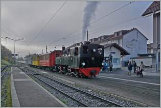 La DER de la Saison / Das Saison Ende der Blonay Chamby Bahn 2024 - Die SEG G 2x 2/2 105 der Blonay Chamby Bahn wartet mit ihrem Riviera Belle Epoque Zug auf die Abfahrt nach Vevey.