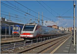 Eine gute Woche spter errscheint derselbe FS Treniatlia ETR 460 026 nun als Frecciabinaco FB 8601 auf der Fahrt von Genova P.Principe nach Roma Termini.
