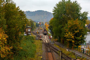 Blick auf den Bahnhof Herdorf und die Baustelle in Blickrichtung Betzdorf am 12 Oktober 2025.