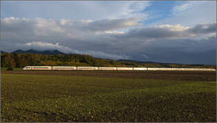 412 074 vor dem verhllten Blauen.