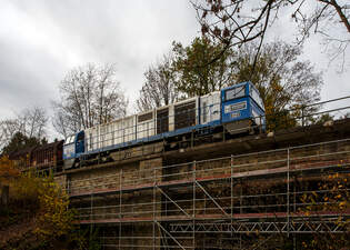 Die an die KSW vermietete 272 409-4 / D21 (92 80 1272 409-4 D-BE) der Bentheimer Eisenbahn, ex Rurtalbahn V 204 (92 80 1272 409-4 D-RTBC), eine Vossloh G 2000 BB (mit symmetrischem Fhrerhaus),