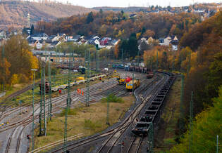 Die noch an die TXL - TX Logistik AG (Troisdorf) vermietete Siemens Vectron AC 193 203 (91 80 6193 203-7 D-ELOC) „HIDDEN CHAMPION“ (englisch fr heimliche Gewinner oder unbekannte