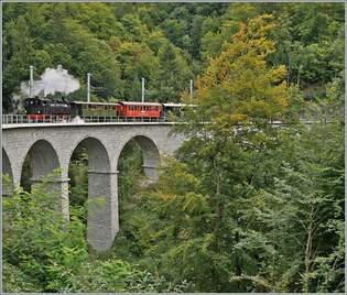Les chemins de fer disparus - Die verschwundenen Bahnen (Zell - Todtnau 1889 - 1967) - Die SEG G 2x 2/2 105 der Blonay - Chamby Bahn fhrt mit ihrem Dampfzug von Chaulin nach Blonay ber den