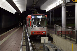 Wagen 8378 der SWB in Siegburg/Bonn bei der Abfahrt Richtung Bonn.