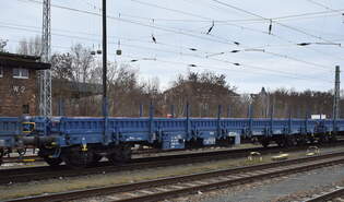 Drehgestell-Flachwagen vom Einsteller ERR European Rail Rent GmbH mit der Nr.