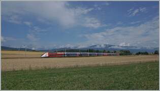 Der TGV 4725 ist als TGV Lyria 9261 kurz nach Arnex von Paris Gare de Lyon nach Lausanne unterwegs und somit schon fast am Ziel seiner Fahrt.