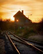 Licht im ehemaligen Stellwerk W2 in Roleben; 13.11.2025 (Foto: instagram.com/kloeschen_66)