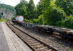 Leerer vierachsiger 60' Drehgestell-Containertragwagen fr Grocontainer und Jumbo-Wechselbehlter, 33 87 4552 225-4 F-ERSA, der Gattung Sgnss 60' (HP), der franzsischen