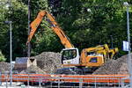 KGT Gleis- und Tiefbau GmbH, Berlin mit einem LIEBHERR LH26 Mobilbagger an der Gleisbaustelle am Bahnhof Berlin Wannsee am 13.05.25