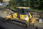 Jaeger Spezial- und Tiefbau GmbH + Co KG mit einer Komatsu D51PX Planierraupe, Gleisbauarbeiten am 20.10.25 Hhe Bahnhof Zossen.