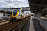 Gefhrt von dem SNCB/NMBS - M7 Bmx TWINDEXX-Triebwagen 91 88 8696 10 7-0 B-B, ex 76107, fhrt der IC 2811 von Knokke ber Gent und Brssel nach Lttich/Lige-Guillemins, am 21 Oktober 2025 vom Bahnhof