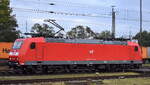 DB Cargo AG, Mainz [D] mit ihrer  185 148-4  [NVR-Nummer: 91 80 6185 148-4 D-DB] am 15.10.25 Hhe Bahnhof Frankfurt/Oder auf dem Weg zur Abstellung.