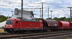 DB Cargo AG, Mainz [D] mit ihrer  187 132  [NVR-Nummer: 91 80 6187 132-6 D-DB] und einem Kalizug am 10.07.25 Hhe Bahnhof Magdeburg Hbf.