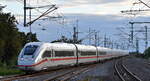 DB Fernverkehr mit ihrem ICE 4  Tz 9478  (NVR:  93 80 1412 078-7 D-DB...... ) als ICE 504 nach Hamburg-Altona am 17.09.25 Einfahrt Bahnhof Lutherstadt Wittenberg.
