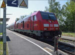 245 037 muss mit ihrem (I)RE in Markdorf einen Betriebshalt einlegen, weil das Signal nicht rechtzeitig auf Fahrt gestellt wurde.