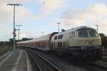 Am Abend von 21 September 2025 schiebt 218 330 ein RE nach Itzehoe aus Niebll.