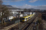 Die beiden  HzL -Triebwagen 248 und 249 der Bauart RS1 mit dem Zug nach Rottweil kommen in Spaichingen an.